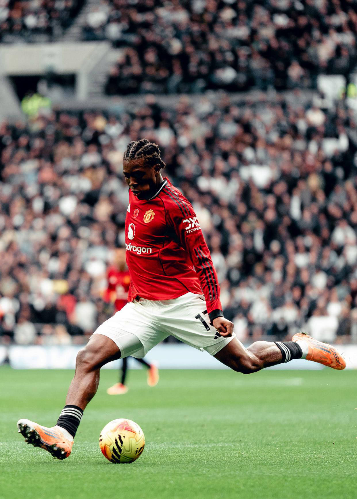 เดอลิกต์ทำประตูตีเสมอในช่วงท้ายเกมกับสเปอร์ส ส่งผลให้ยูไนเต็ดขยายสถิติไร้พ่ายเป็น 5 นัด พร้อมโชว์ความแข็งแกร่งของปีศาจแดง _Doll_Match_Score