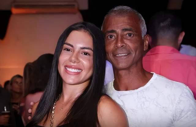 โรเมโอ ตำนานฟุตบอลวัย 59 ปี ประกาศแยกทางกับแฟนสาววัย 22 ปี ขณะที่ความรักครั้งใหม่กับอลิเซีย หญิงสาวจากบาเลนเซีย กำลังเริ่มต้นขึ้น