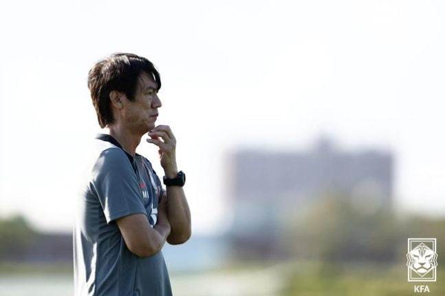 ข่าวฟุตบอลเกาหลีฉบับค่ำ (10 พฤศจิกายน 2025) — SOS กองกลาง! ฮง มยอง-โบ จะแก้ไขวิกฤตครั้งใหญ่ที่สุดอย่างไร _ทีมชาติเกาหลี_ _การแข่งขัน_ _นักเตะ_