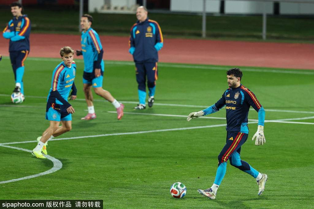 จอร์เจียออกคำเตือนอย่างเข้มงวด! ผู้รักษาประตูตัวหลักของลิเวอร์พูลนำทัพปะทะสเปน ท่ามกลางความตื่นเต้นรอบคัดเลือกฟุตบอลโลกที่ปะทุขึ้นอีกครั้ง _แมตช์_บ้าน_ฟุตบอลโลก