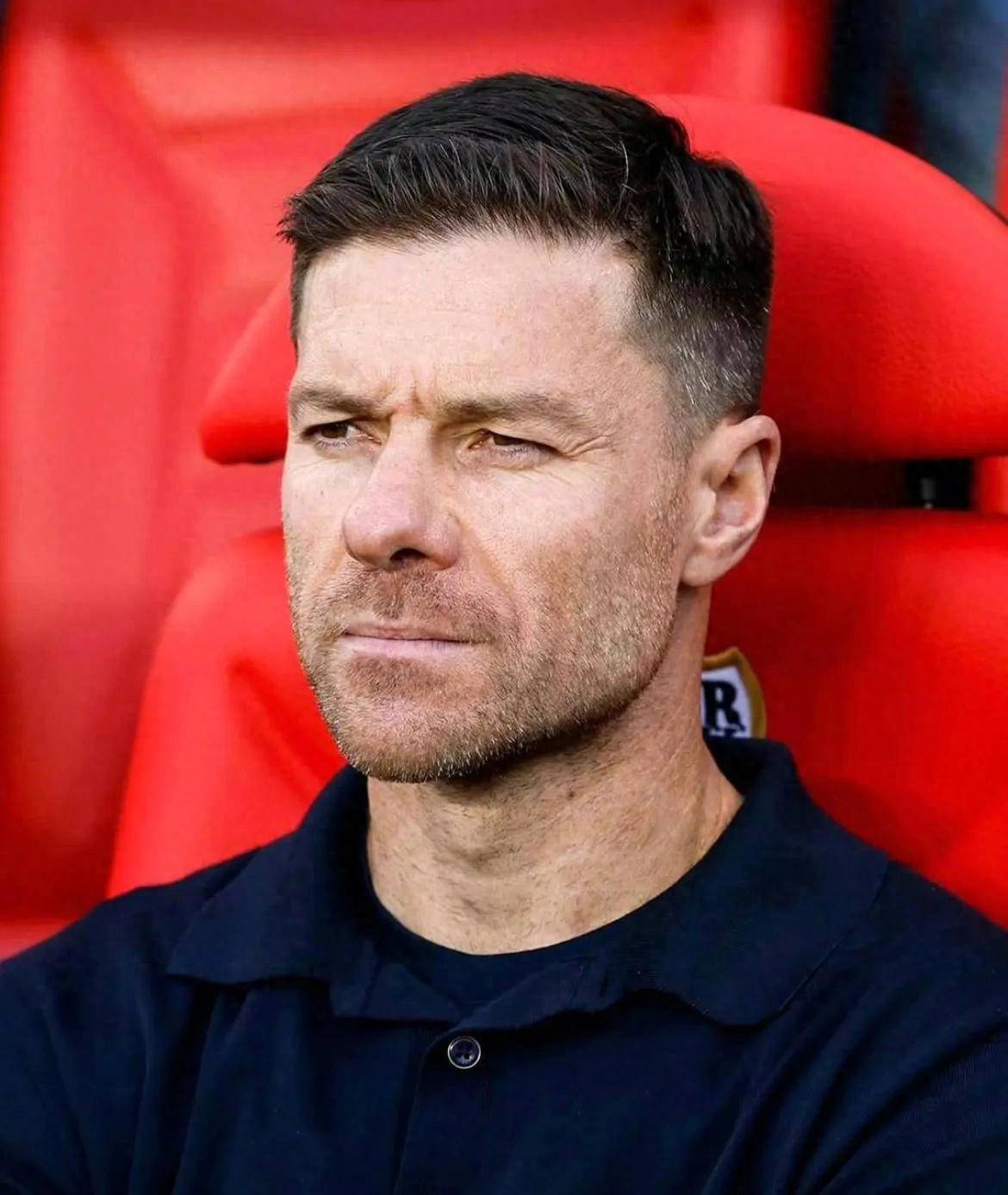 ความโกลาหลทั้งหมด! สื่อสเปนเปิดเผยว่า อลอนโซ่ไม่สามารถควบคุมห้องแต่งตัวของเรอัล มาดริดได้ เสี่ยงที่จะเกิดเหตุการณ์ซ้ำรอยของอันเชล็อตติ!_ผู้เล่น_อันเชล็อตติ_หัวหน้าโค้ช