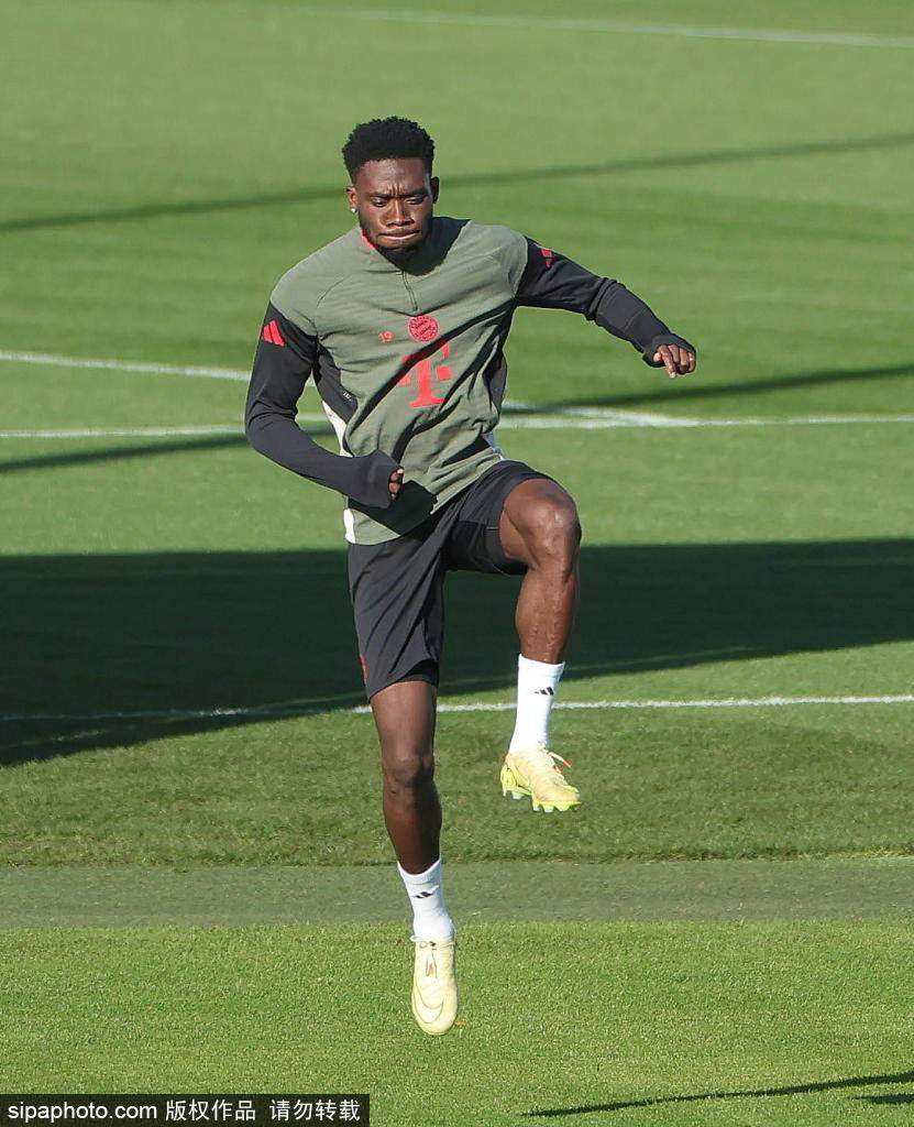 บาเยิร์น มิวนิค อาจชะลอการเซ็นสัญญาในช่วงฤดูหนาว? ฟอล์คเปิดเผย: ผู้บริหารสโมสรเต็มไปด้วยความมั่นใจ ทีมชุดปัจจุบันแข็งแกร่งเพียงพอแล้ว!_บุนเดสลีกา_แฟน_การแข่งขัน