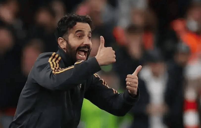 ไปกันเลย แมนเชสเตอร์ ยูไนเต็ด! ผู้จัดการทีมเลือกเซ็นสัญญา 'เมโทรโนม' มูลค่า 60 ล้านปอนด์อย่างรวดเร็ว! กองหน้าตัวเป้าชั้นยอด 'ตกลง' เข้าร่วมทีมปีศาจแดง_แทคติก_อโมริม_ฤดูกาลนี้