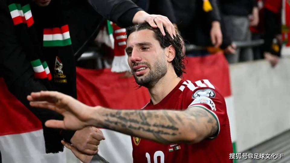 อดีตดาวเตะพรีเมียร์ลีกถูกจับภาพขณะออกทีวีตะโกนด่าผู้เล่นลิเวอร์พูล เรียกเขาว่า 