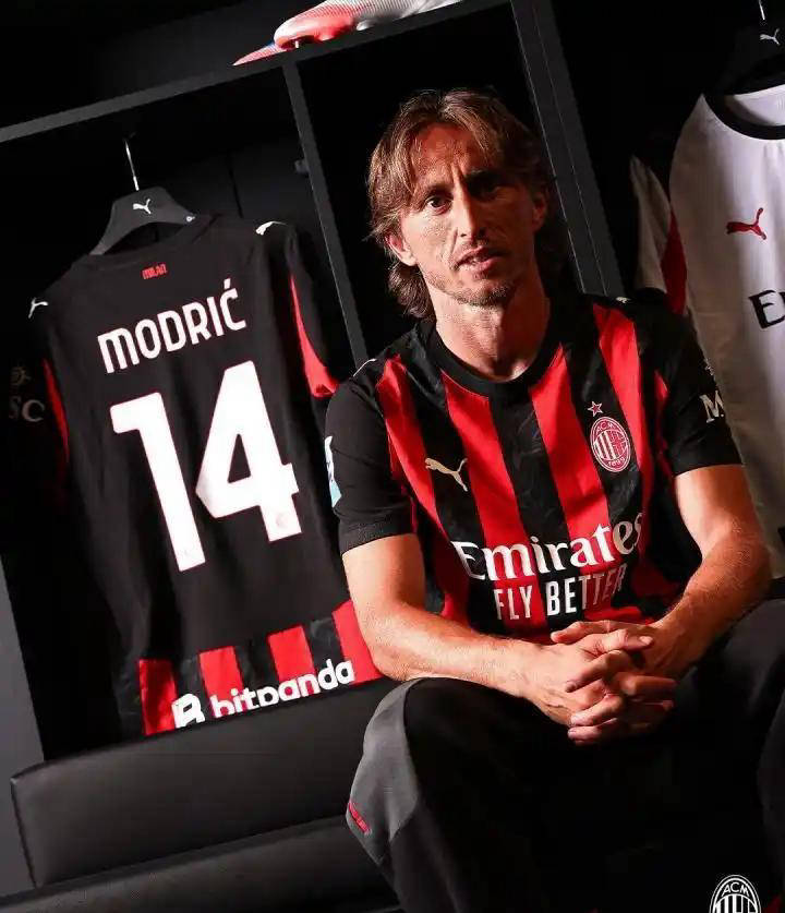 หลังจากการต่อสัญญาของโมดริช มิลานยังคงเดินหน้าตามหาผู้เล่นที่มีประสบการณ์: การเซ็นสัญญาแบบไม่มีค่าตัวกับกองหน้าบาร์เซโลนาเพื่อคว้าชัยชนะอีกครั้ง_กลยุทธ์_แชมเปียนส์ลีก_เซเรียอา