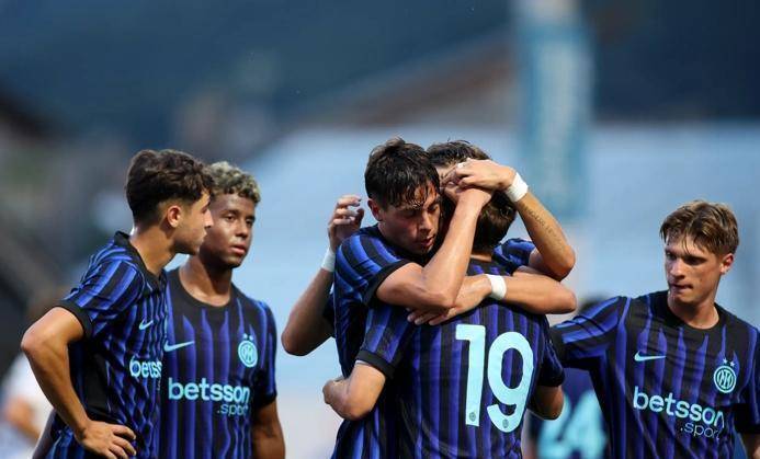 พายุเยาวชนของเมอัซซ่า? เผยห้าดาวรุ่งจากดิวิชั่นสามอิตาลีที่กลายเป็นนโยบายใหม่ของอินเตอร์ เสี่ยงเผชิญกระแสต่อต้านจากแฟนบอล _นักเตะ_ฤดูกาล_ลีก