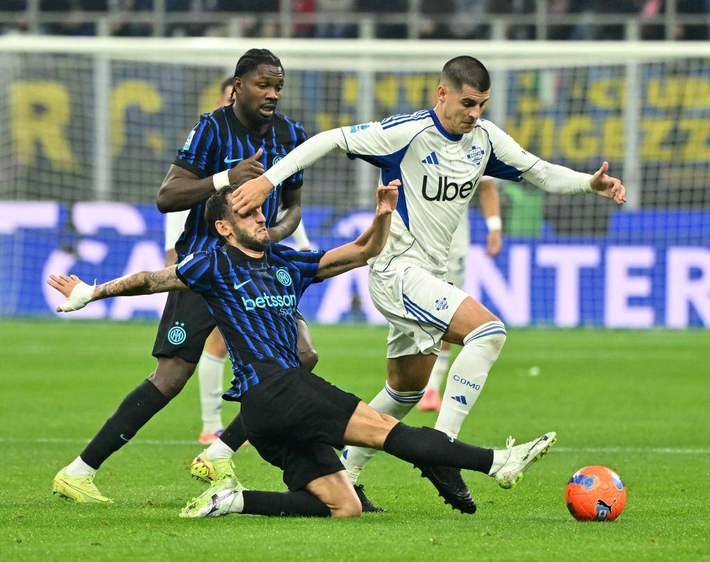 สรุปผลการแข่งขันกัลโช่ เซเรีย อา: อินเตอร์ถล่มโคมิ, ซาสซูโอโล่พลิกแซงฟิออเรนติน่า_การแข่งขัน_ซินหัว_โรม