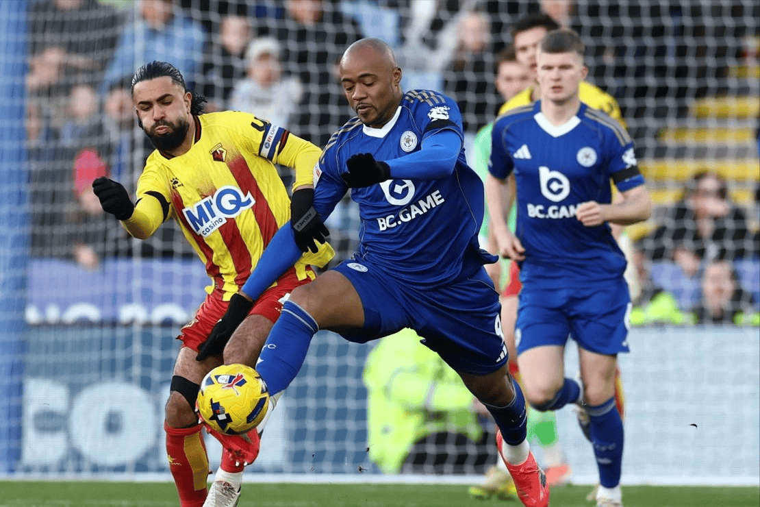 1-2: อดีตแชมป์พรีเมียร์ลีกพ่ายแพ้ต่อวัตฟอร์ดหลังถูกแซงในครึ่งหลัง ประสบความพ่ายแพ้ติดต่อกันเป็นนัดที่สอง ขณะนี้ตามหลังจ่าฝูง 20 คะแนน_การแข่งขัน_ตารางคะแนน_ผลการแข่งขัน