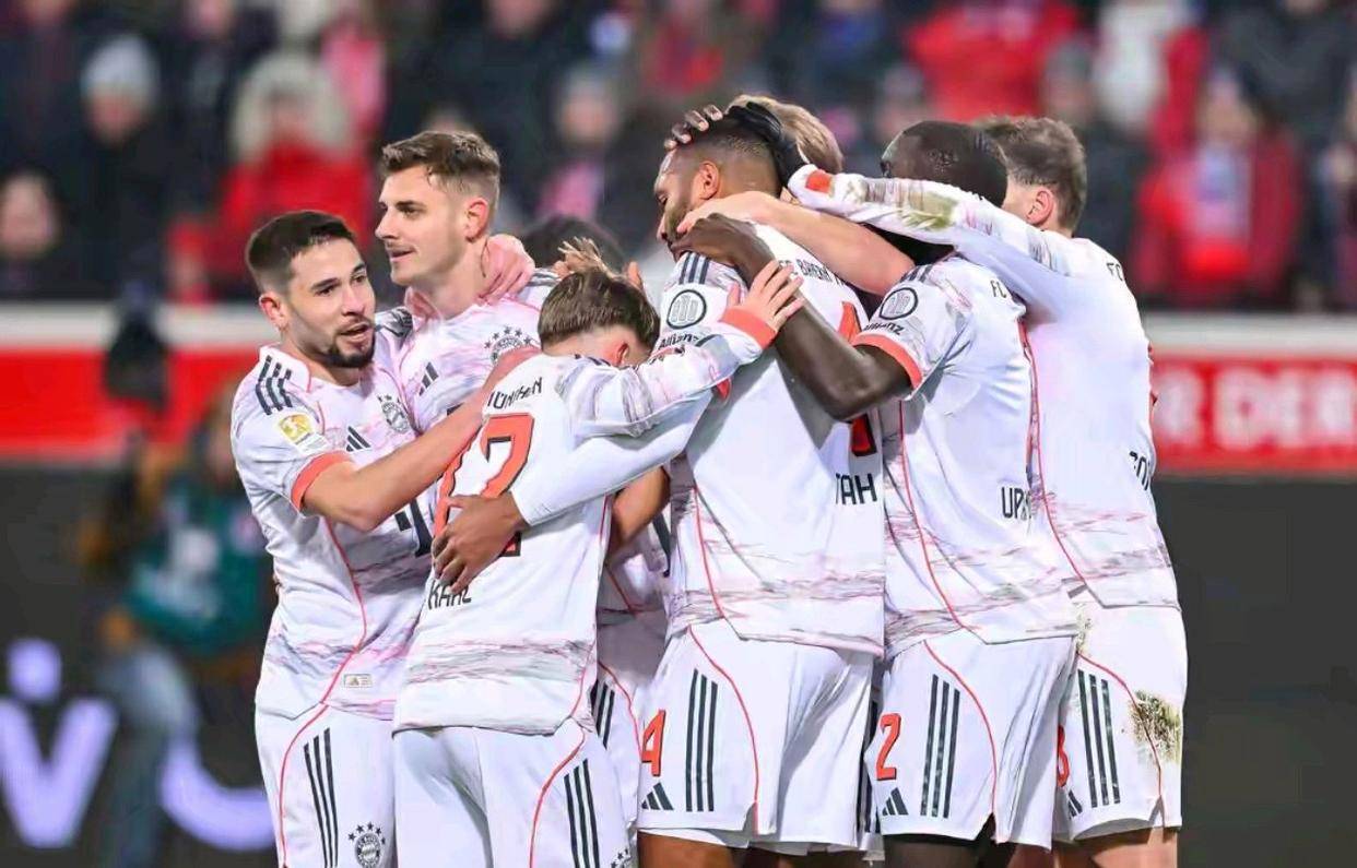 บาเยิร์น มิวนิค สร้างสถิติประจำปีของบุนเดสลีกา: ครองตำแหน่งจ่าฝูงตลอดฤดูกาลเพื่อเขียนประวัติศาสตร์ใหม่ ตารางลีก | การแข่งขัน | ฤดูกาล