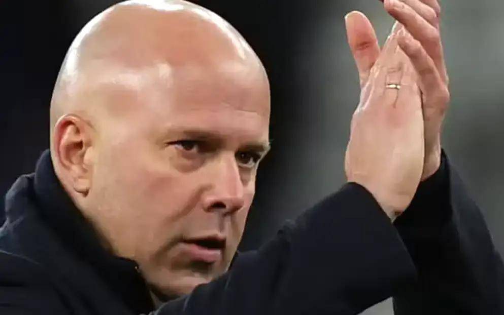 0-0 เสมอแบบจืดชืด! การจัดตัวผู้เล่นของกุนซือลิเวอร์พูลจุดกระแสความไม่พอใจจากแฟนบอล, อนาคตการย้ายทีมของเคียซ่ายังคงไม่แน่นอน? _อาร์โน สลอต_ แฟนบอลแมตช์