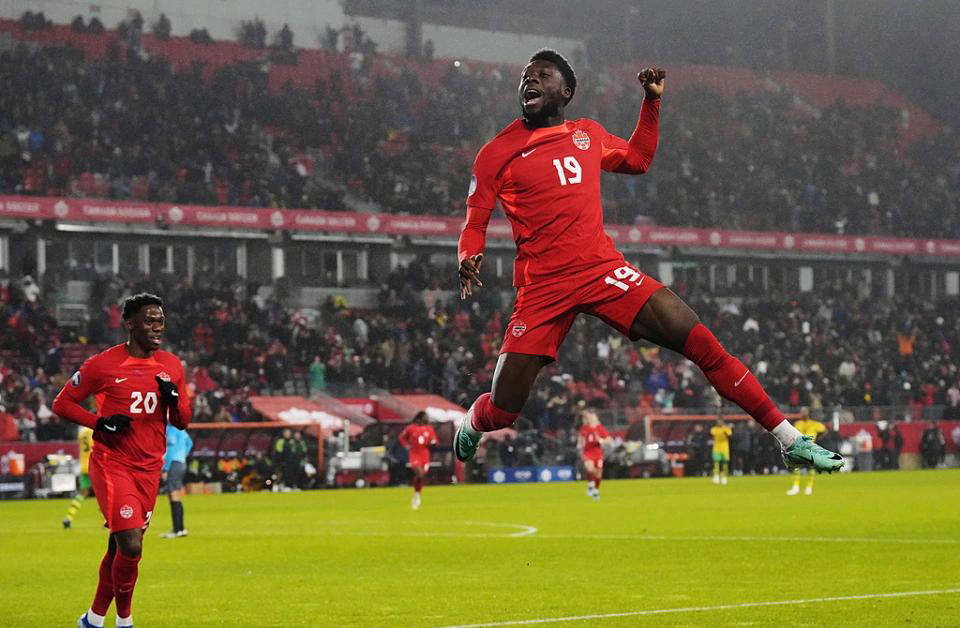 ทีมที่มีค่าตัวแพงที่สุดในบุนเดสลีกาถูกเปิดเผยแล้ว! มีเพียงสองผู้เล่นที่ไม่ใช่จากบาเยิร์น มิวนิกเท่านั้นที่ติดอยู่ในทีม 11 คน – นี่จะทำให้การแข่งขันชิงแชมป์ต้องสงสัยหรือไม่? _มูลค่าตลาด_ _ลีก_ _ผู้เล่น_