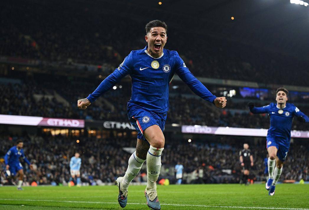 การอนุรักษ์นิยมที่มีราคาแพงกลับกลายเป็นผลเสียเมื่อกวาร์ดิโอล่าระบายอารมณ์หลังเชลซีเสมอกับแมนซิตี้ 1-1 มอบโอกาสให้อาร์เซนอล มารีสกา, เอนโซ, ครึ่งแรก