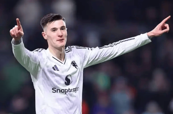 แมนเชสเตอร์ ยูไนเต็ด 2-2: กลายเป็นตัวตลก! การเปลี่ยนแปลงผู้จัดการทีมไม่สามารถปกปิดความวุ่นวายในทีมและการเซ็นสัญญาที่แย่ – ควรนำมูรินโญ่กลับมาดีกว่า เสมอ | แนวรับ | ยักษ์ใหญ่พรีเมียร์ลีก