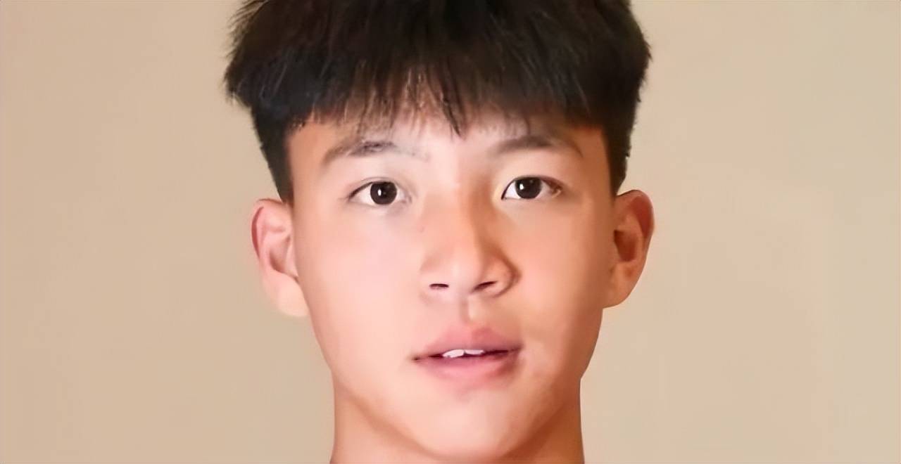 รายงานการสอดแนมของหวัง หยูดงมาแล้ว: แบบแผน - มาร์ตินเนลลี นักเตะทีมชาติบราซิล การประเมินการสอดแนม: 7/10 เอเชียนคัพ | ยูฟ่า ยูโรปาลีก | อาร์เซนอล