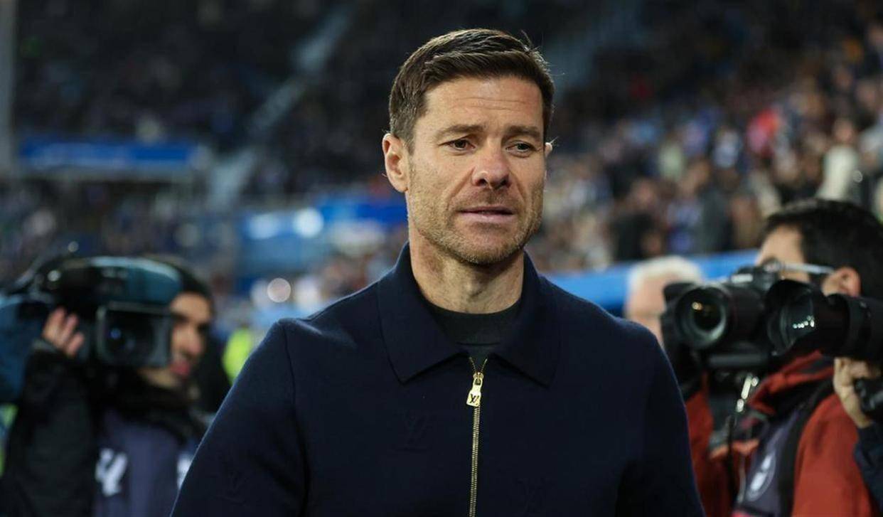 ค่ำคืนแห่งความพลิกล็อกของฟุตบอล! PSG ตกตะลึง, อลอนโซถูกปลด, ความหวังแชมป์ของโรนัลโด้เลือนหายหลังพ่ายแพ้สามนัดติด, ลิเวอร์พูลและยูเวนตุสครองชัย_ชัยชนะ_ริยาด_คู่แข่ง