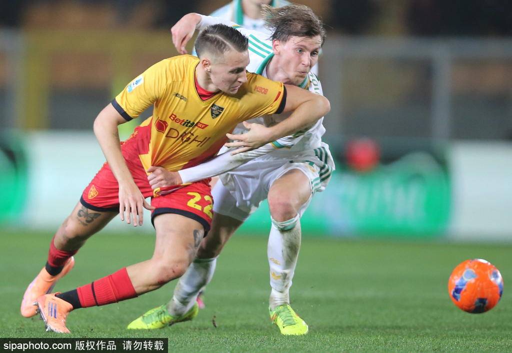 โรม่าเซ็นสัญญากับกองหน้าดาวรุ่งชาวดัตช์ มาเลน: อาวุธใหม่ในแนวรุกของยักษ์ใหญ่เซเรีย อา แชมเปียนส์ลีก อาแจ็กซ์ อาร์เซนอล