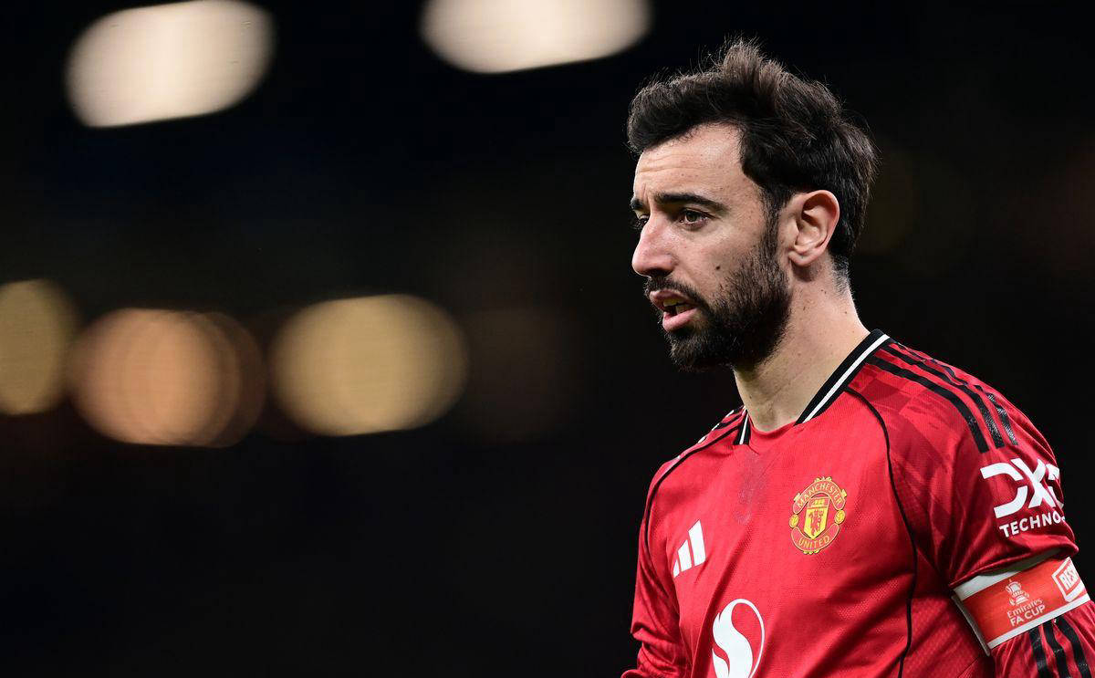 ข่าวด่วน! บาเยิร์น มิวนิค ยื่นข้อเสนอ 86 ล้านปอนด์เพื่อคว้าตัวกัปตันทีมแมนเชสเตอร์ ยูไนเต็ด ขณะที่การแย่งชิงผู้เล่นคนสำคัญของปีศาจแดงเริ่มต้นขึ้น_เฟอร์นันเดส_ยื่นข้อเสนอ_แชมเปียนส์ลีก